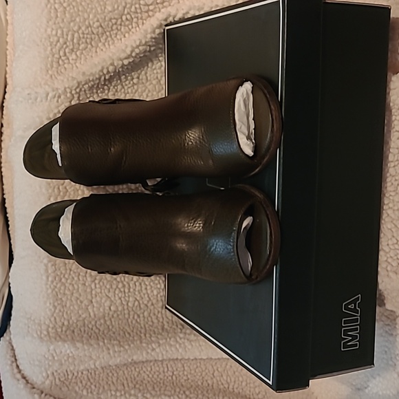 Olive leather peep toe stack heel booties by Mia size 9 women - Picture 4 of 5